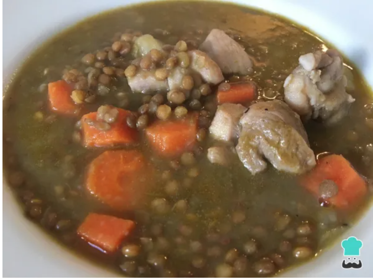 Ensalada de pimientos asados atún y huevo con lentejas con verduras y pollo